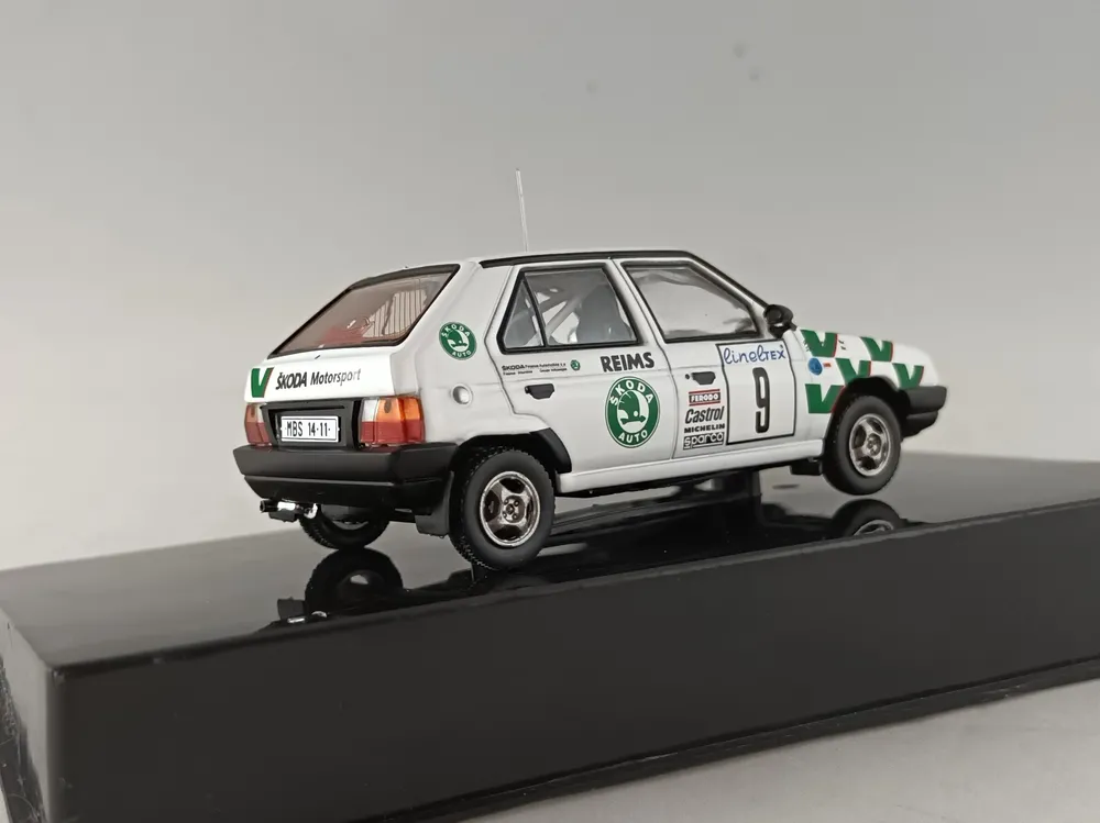 Škoda Favorit No.9, Sibera, rallye Monte Carlo 1993 1:43 IXO