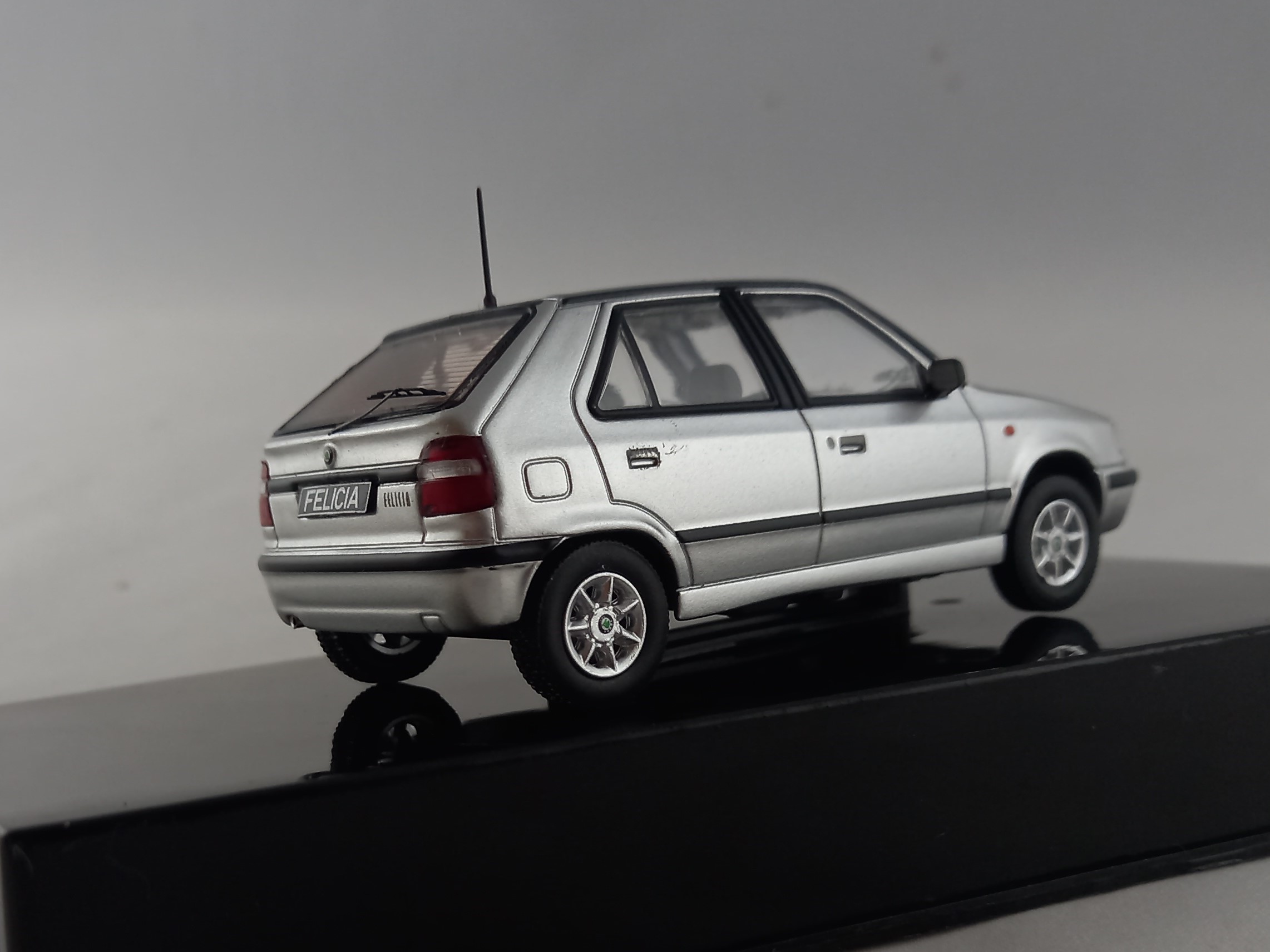 Škoda Felicia 1998 1:43 IXO