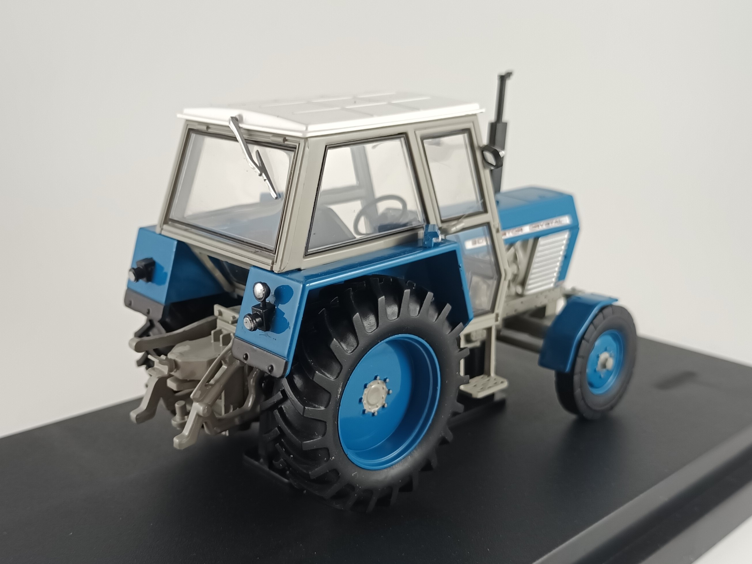 Zetor Crystal 8011 1:32 Universal Hobbies