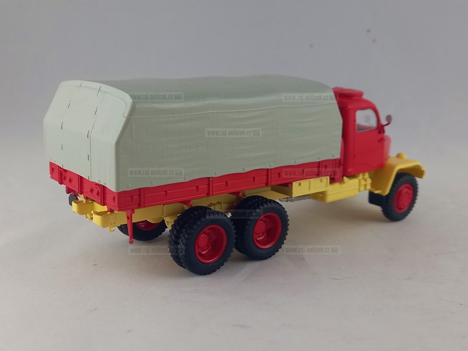 Praga V3S valník s plachtou civilní 1:43 Auto Historia