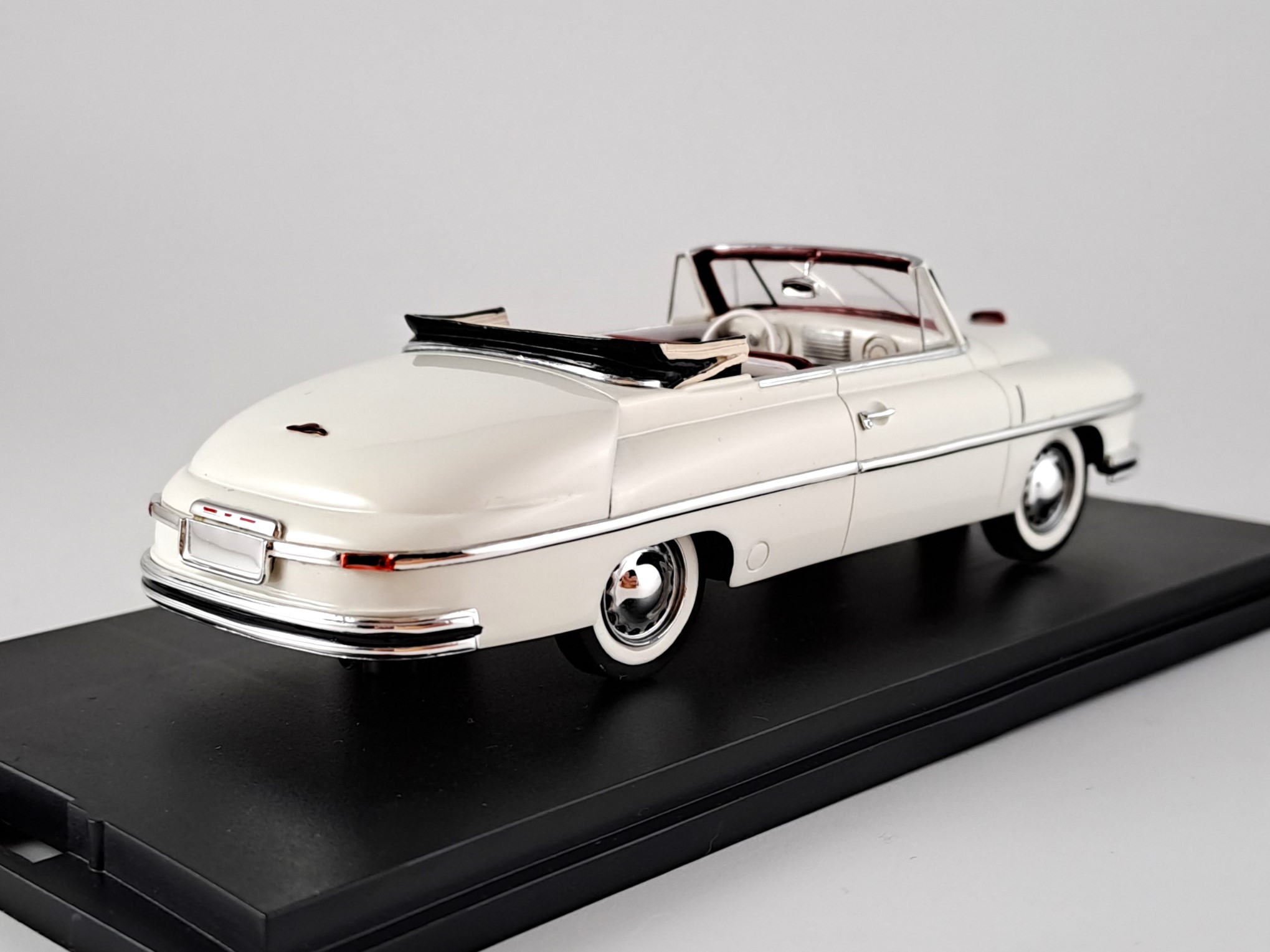 Tatra T600 Cabriolet Sodomka 1:43 AutoCult