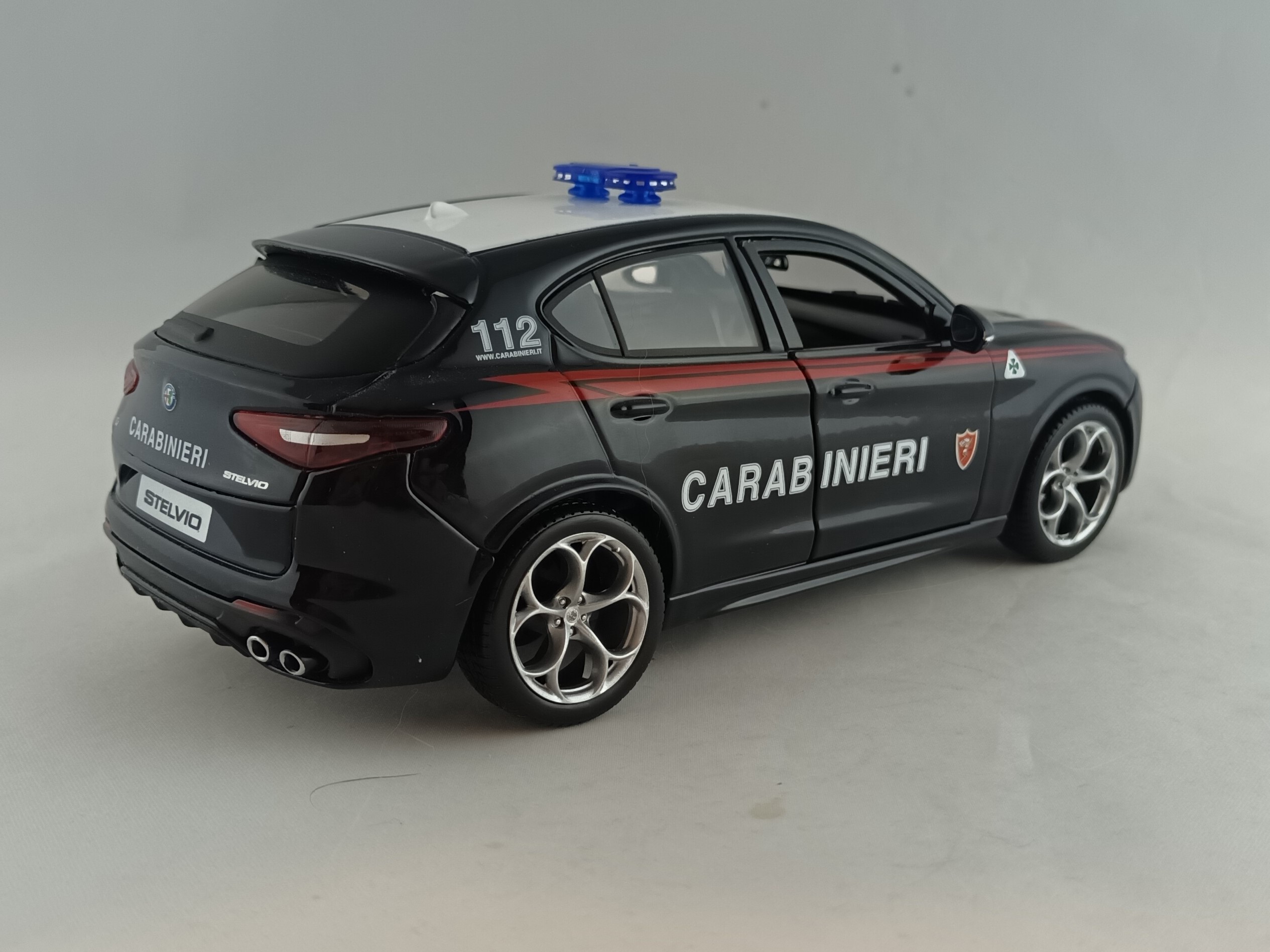Alfa Romeo Stelvio Carabinieri 1:24 Bburago