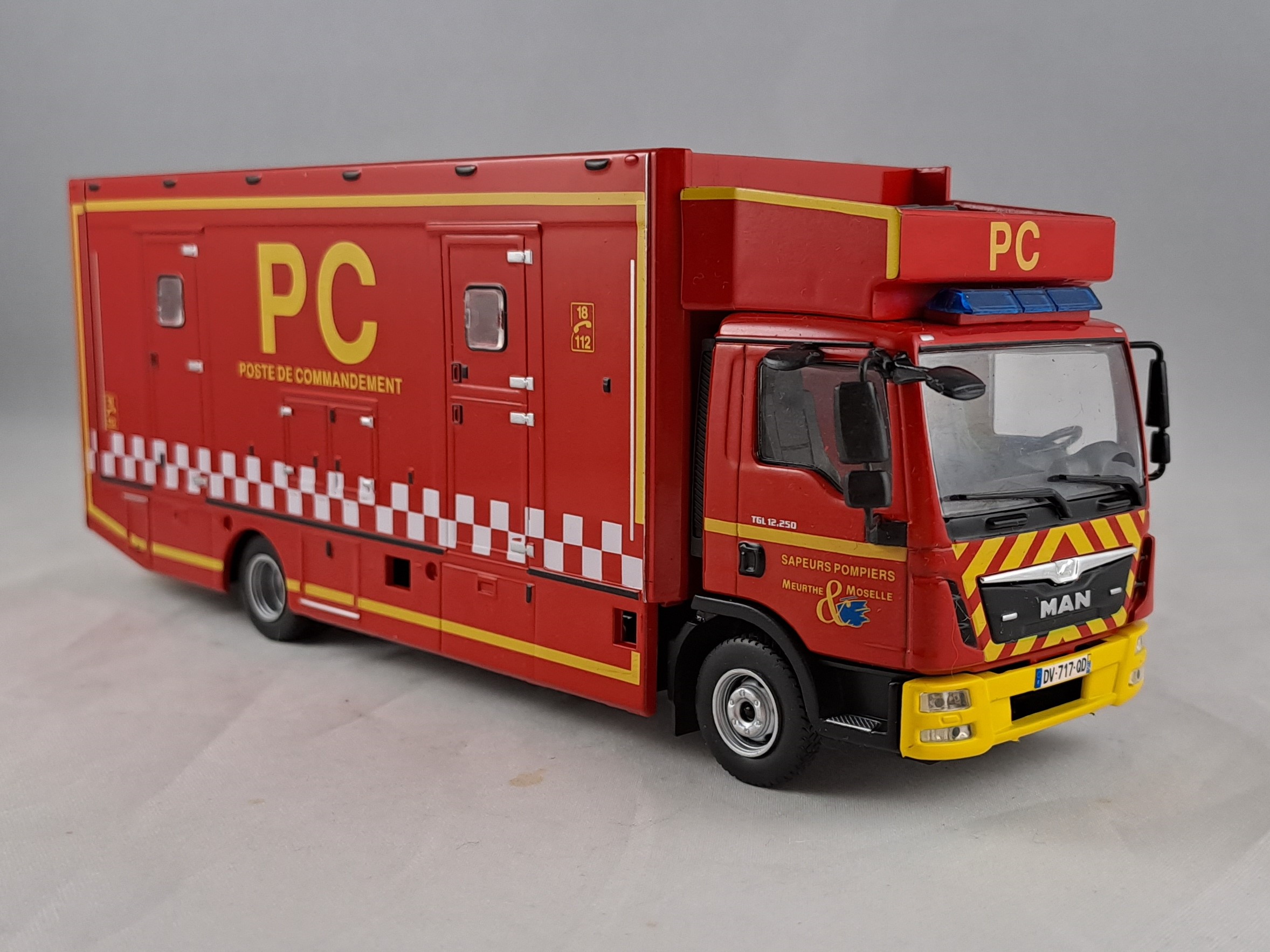 MAN TGL 12.250 řídící vůz hasiči 1:43