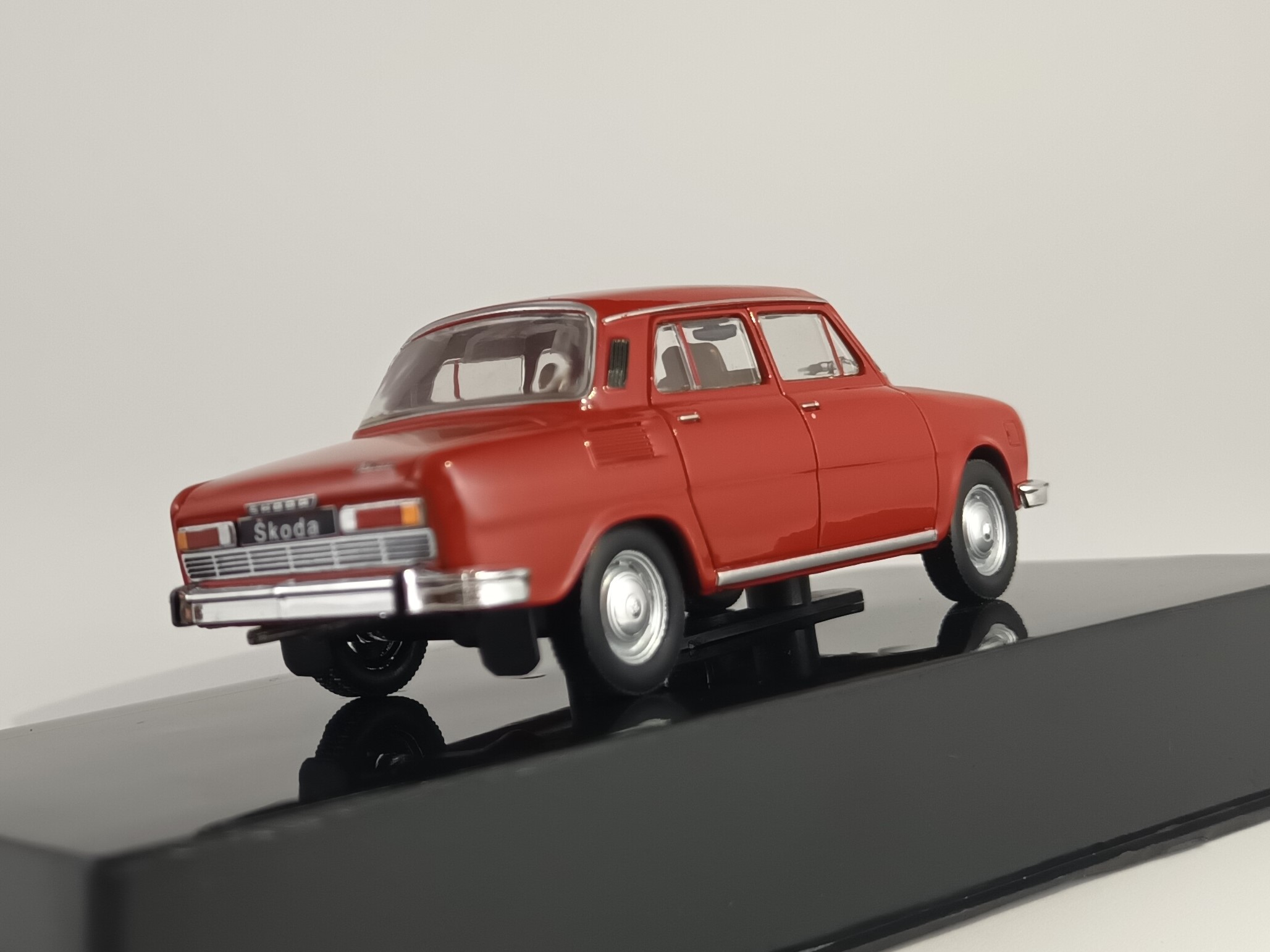 Škoda 100 L 1974 1:43 IXO