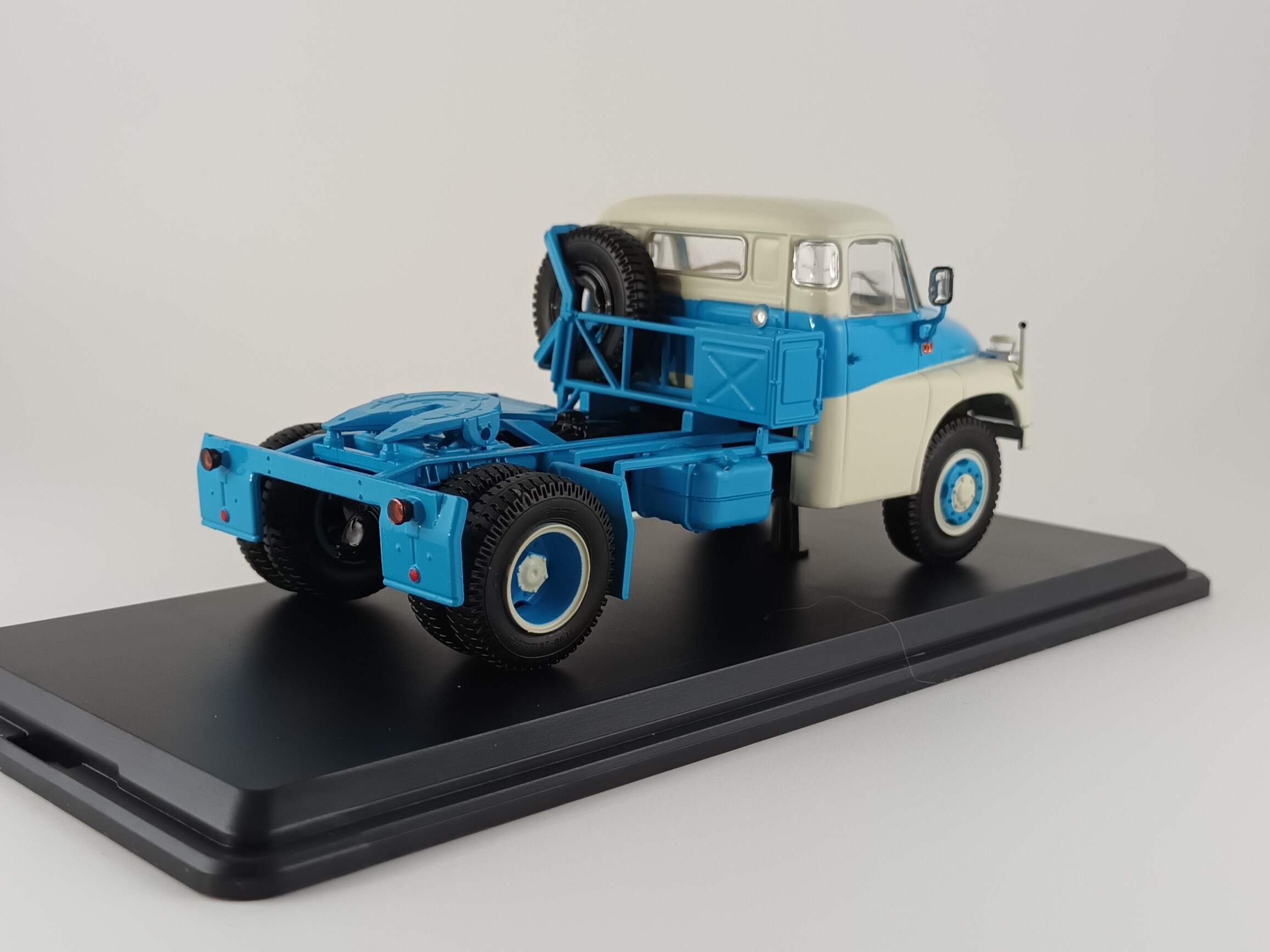 Tatra T138 NT 4X4 modrobílý 1:43 SSM