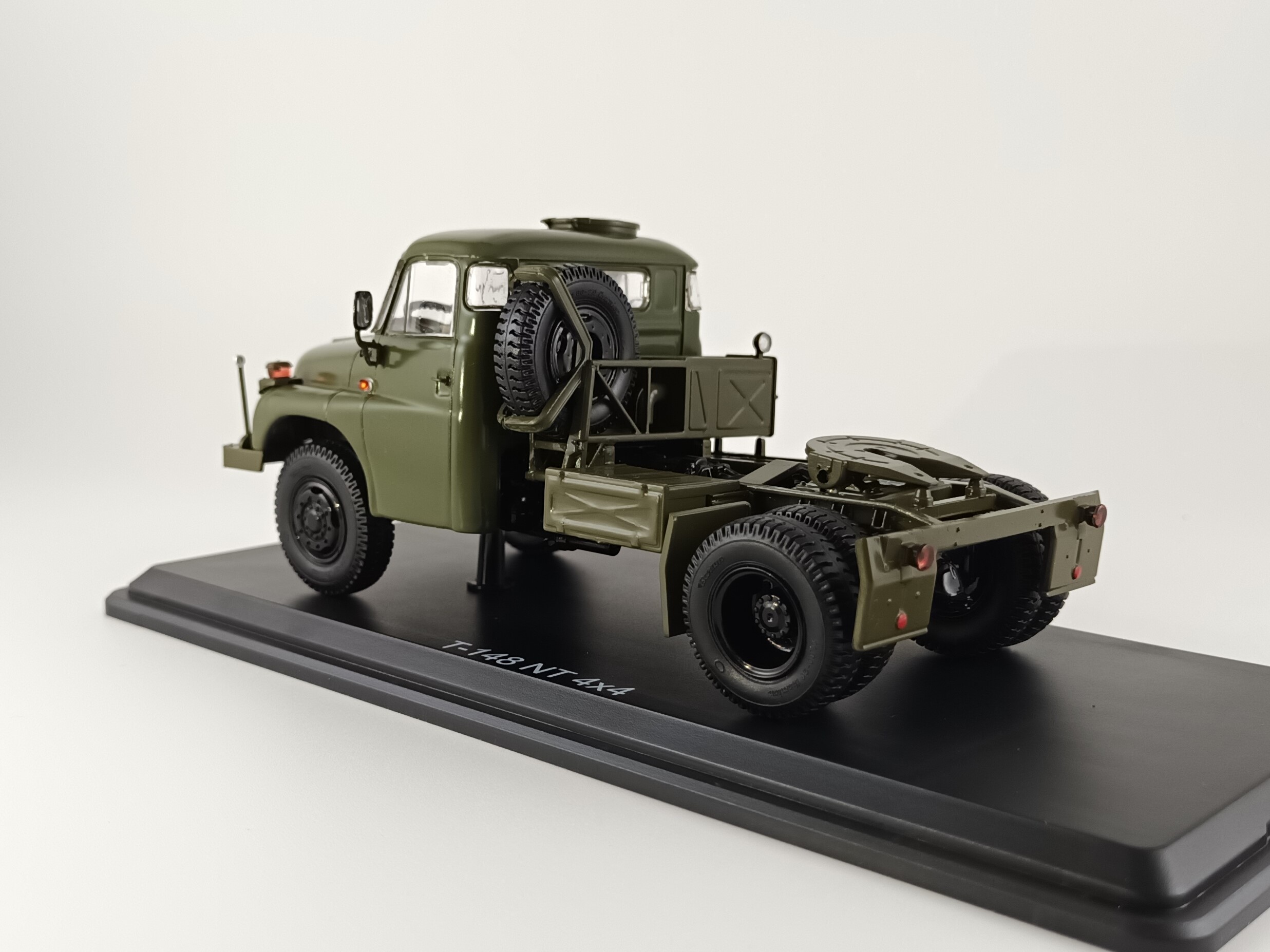 Tatra T148 NT 4X4 olivový 1:43 SSM