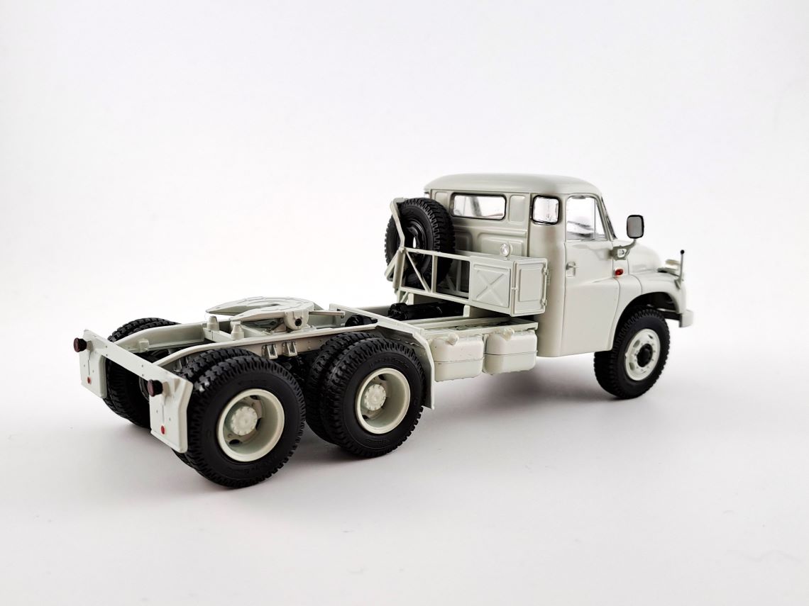 Tatra T148 NT 6x6 šedá 1:43 Auto Historia