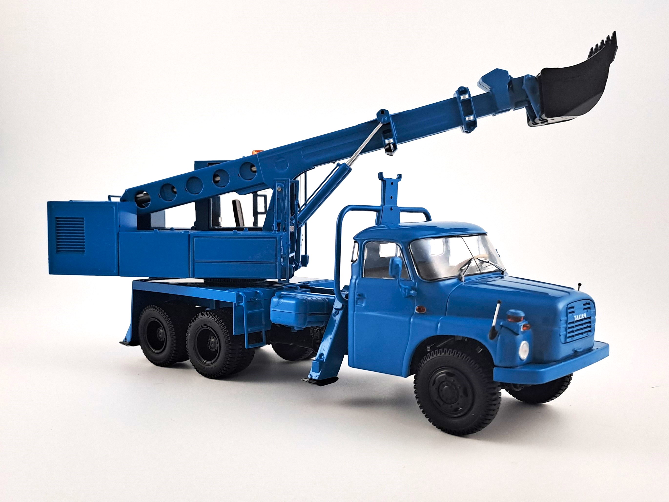 Tatra T148 UDS-110A bagr modrý 1:43 Auto Historia