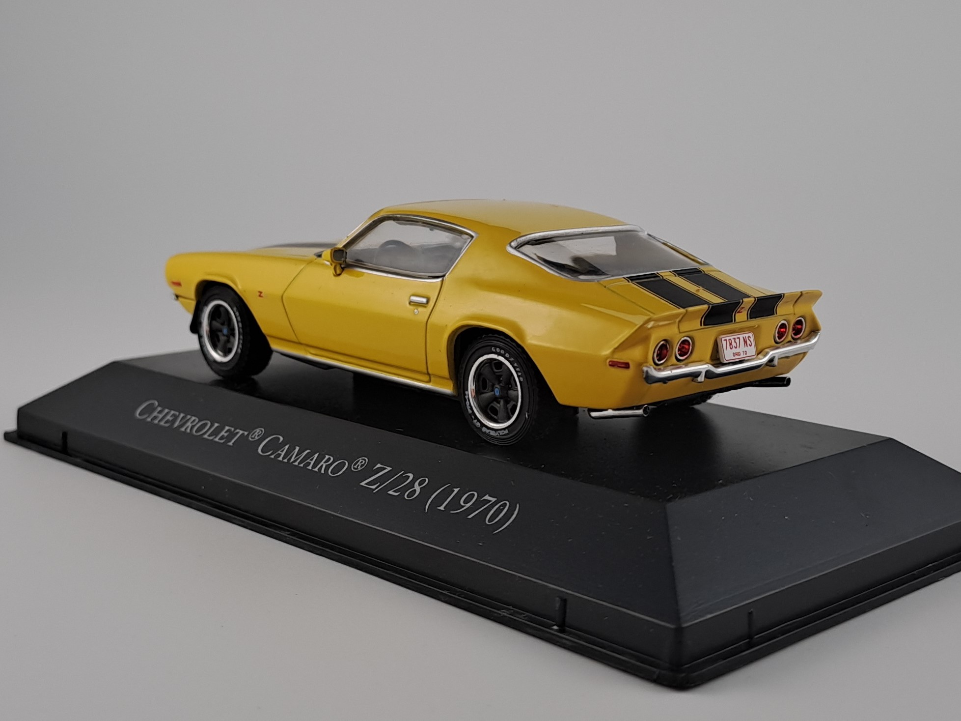 Chevrolet Camaro Z28 1:43 Die-Cast Club
