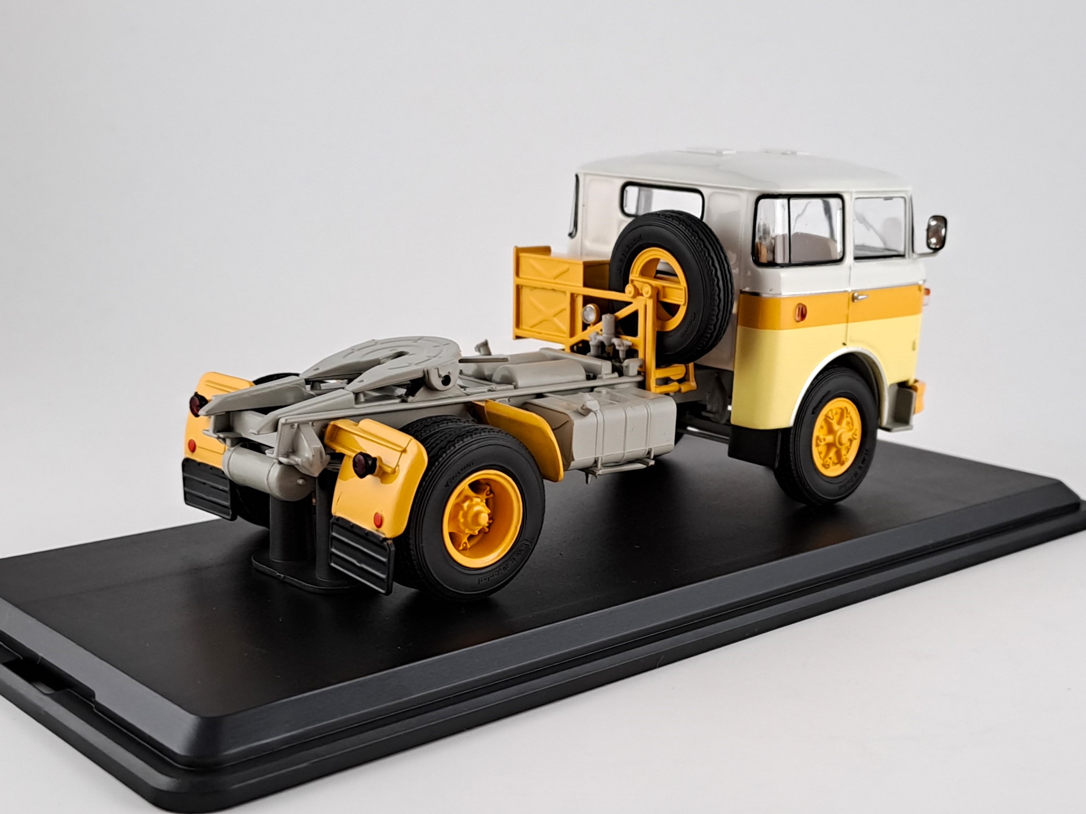 LIAZ 706 MTTN 1:43 Premium ClassiXXs