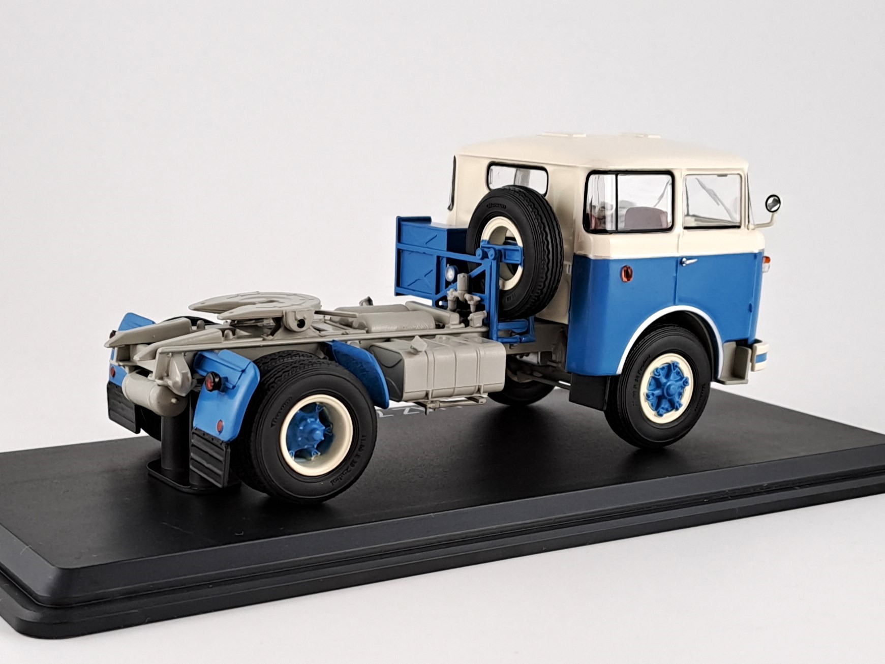 LIAZ 706 RTTN 1:43 Premium ClassiXXs