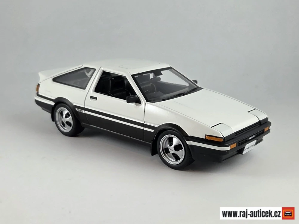 Toyota Sprinter Trueno (AE86) RHD 1:24 Maisto