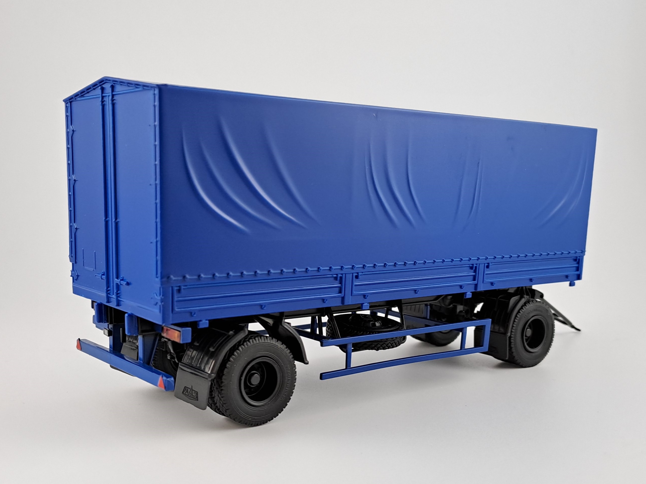 přívěs s plachtou MAZ-83781 1:43 Auto Historia