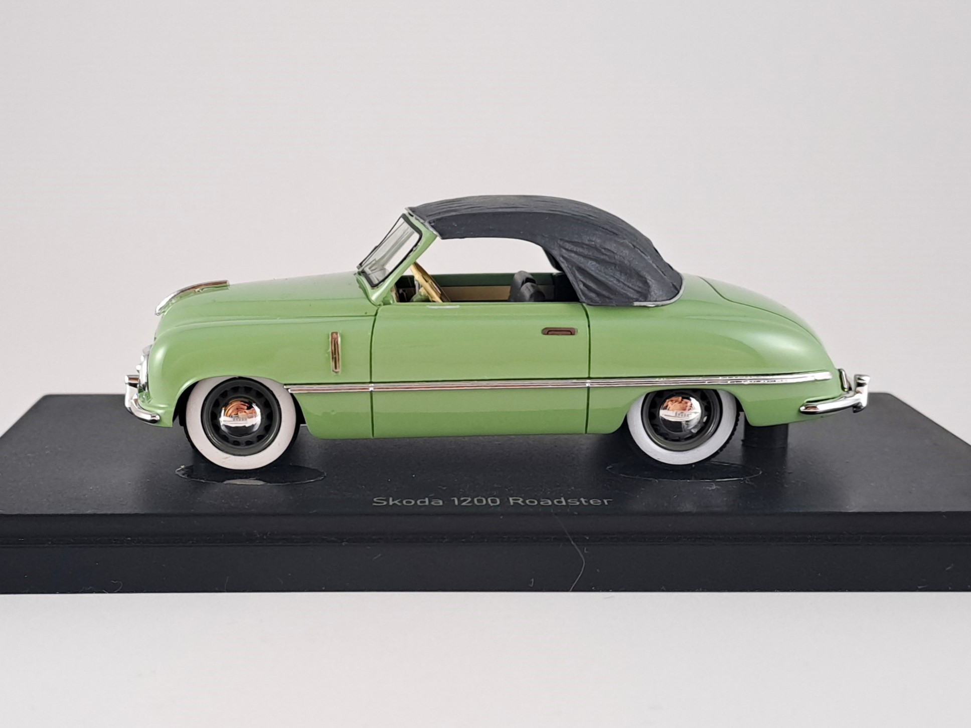 Škoda 1200 roadster closed 1:43 AutoCult