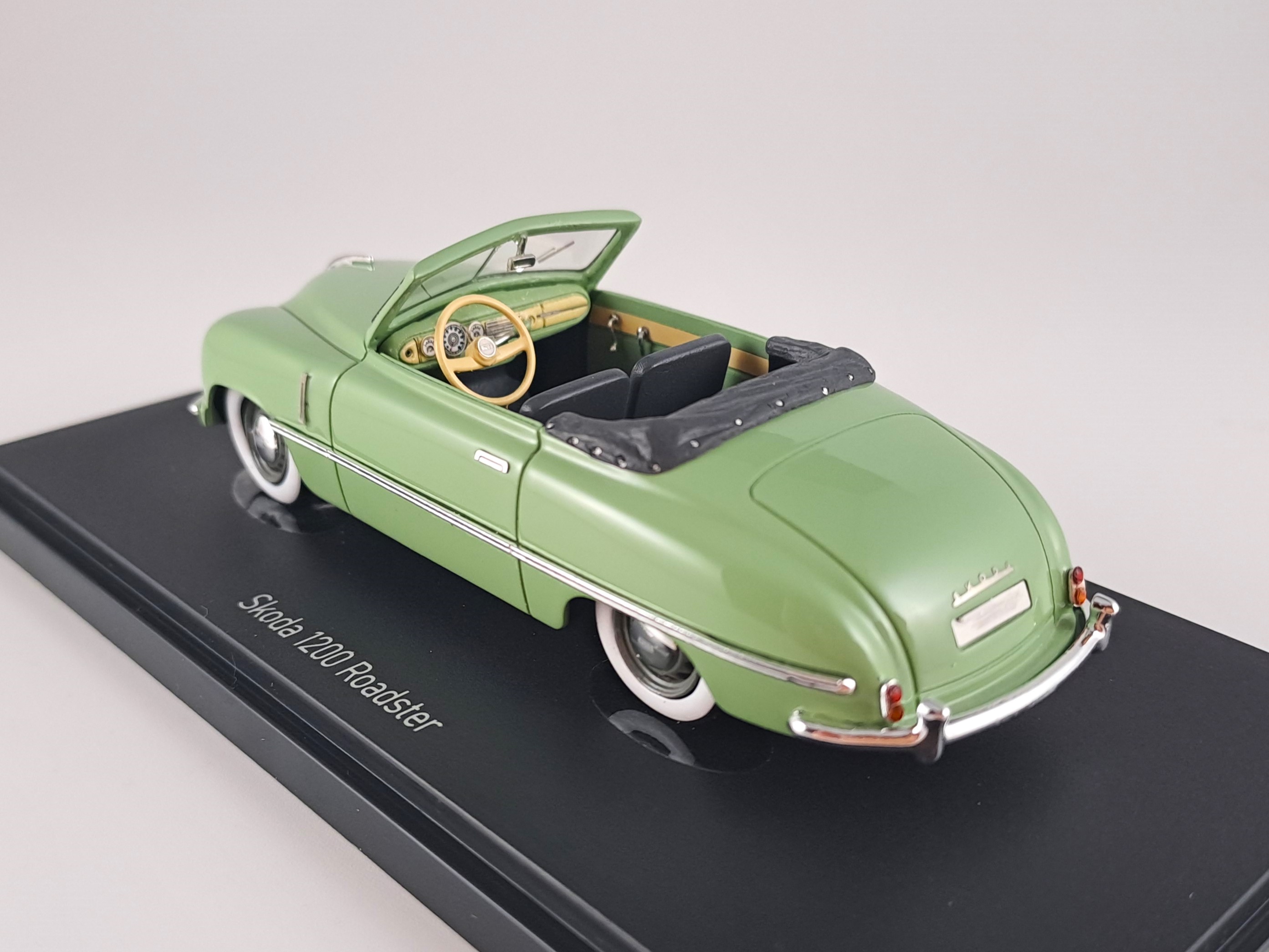 Škoda 1200 roadster open 1:43 AutoCult