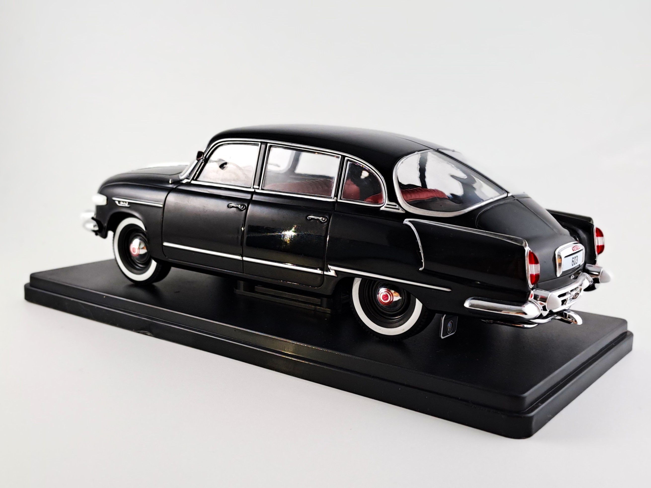 Tatra 603 1956 1:24 Whitebox