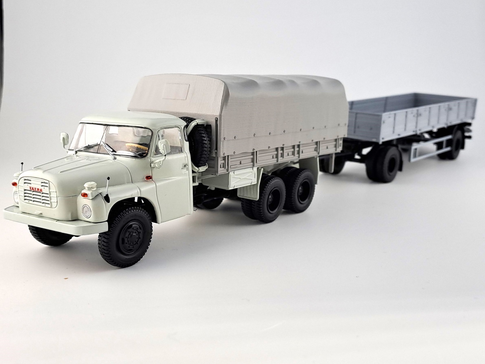 Tatra T148 valník šedý s přívěsem MAZ 1:43 Auto Historia