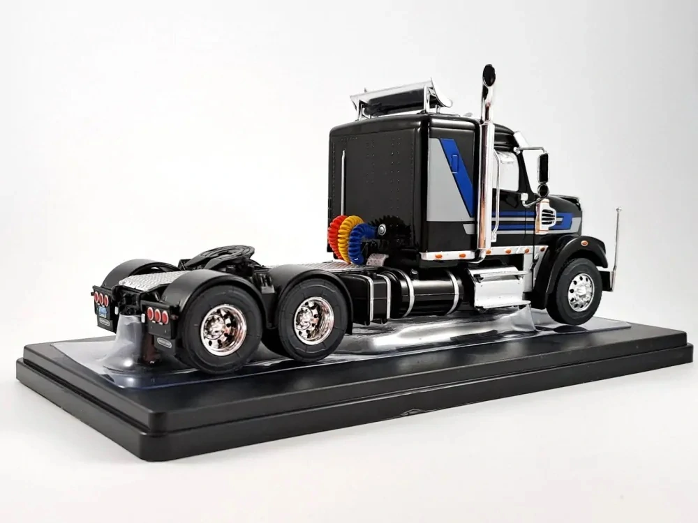 Freightliner Coronado 2012 1:43 IXO