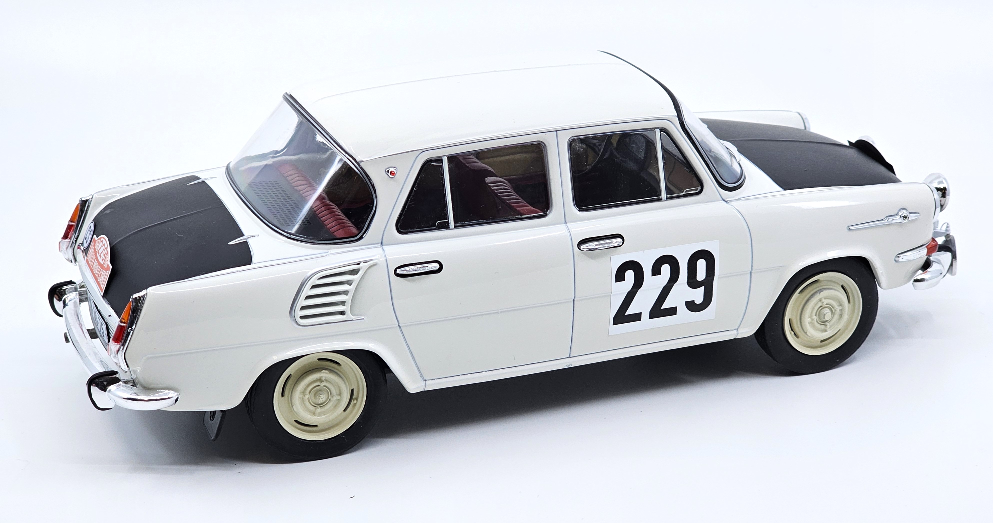 Škoda 1000 MB no.229 rallye Monte Carlo 1:18 Foxtoys
