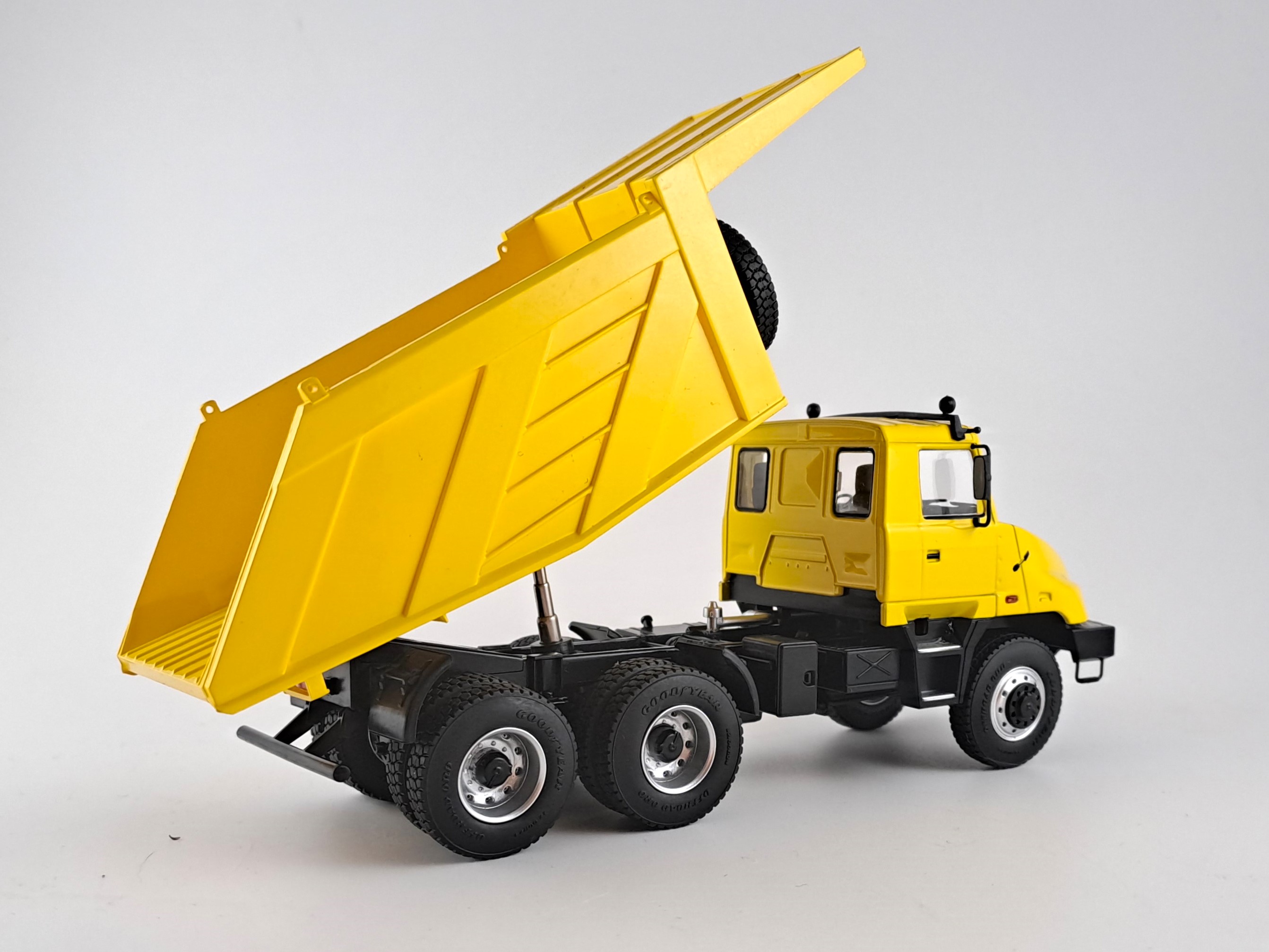 Tatra T163 Jamal žlutý 1:43 Auto Historia BAZAROVKA