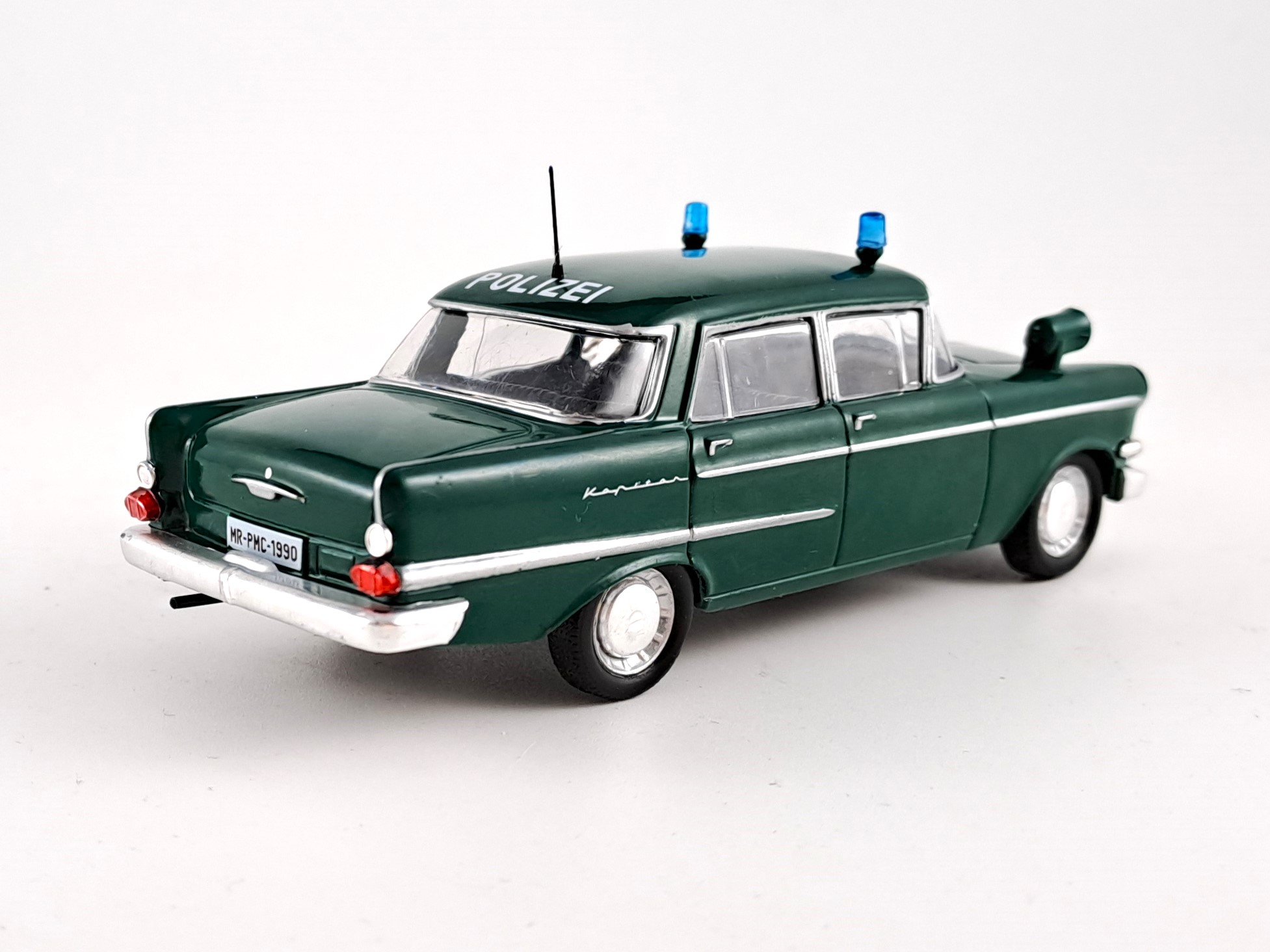 Opel Kapitan policie 1:43 DeAgostini