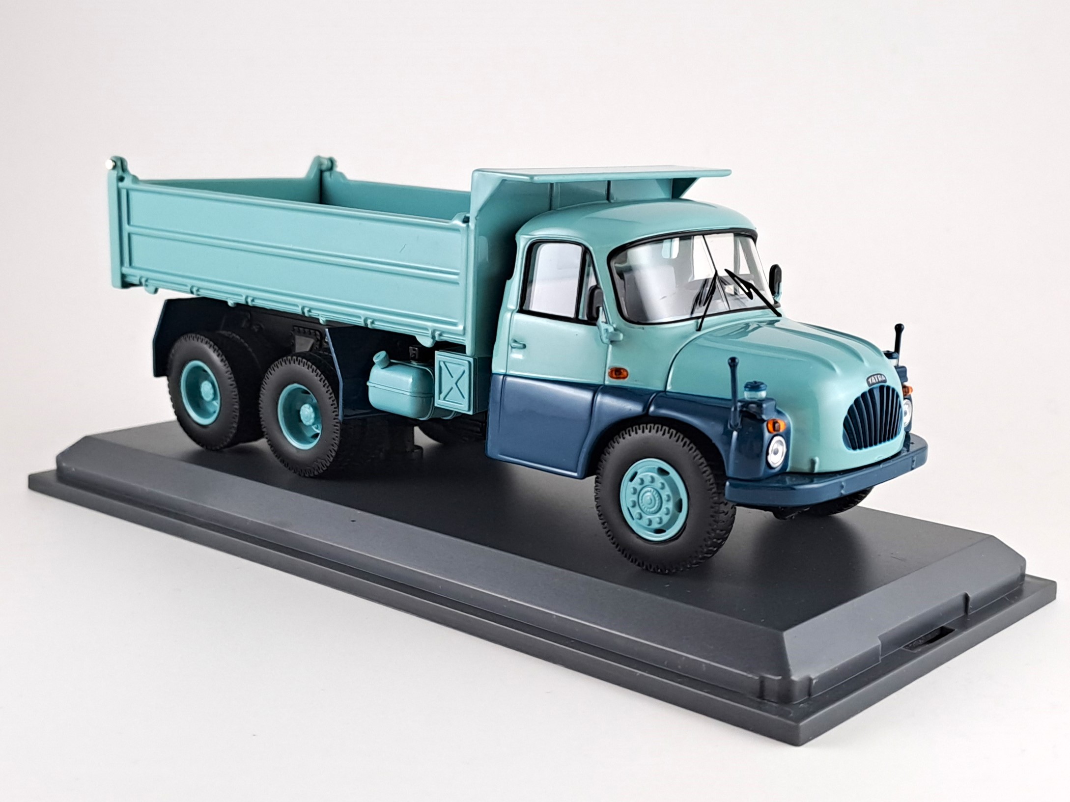 Tatra T138 valník modrozelený BAZAROVKA 1:43 Schuco