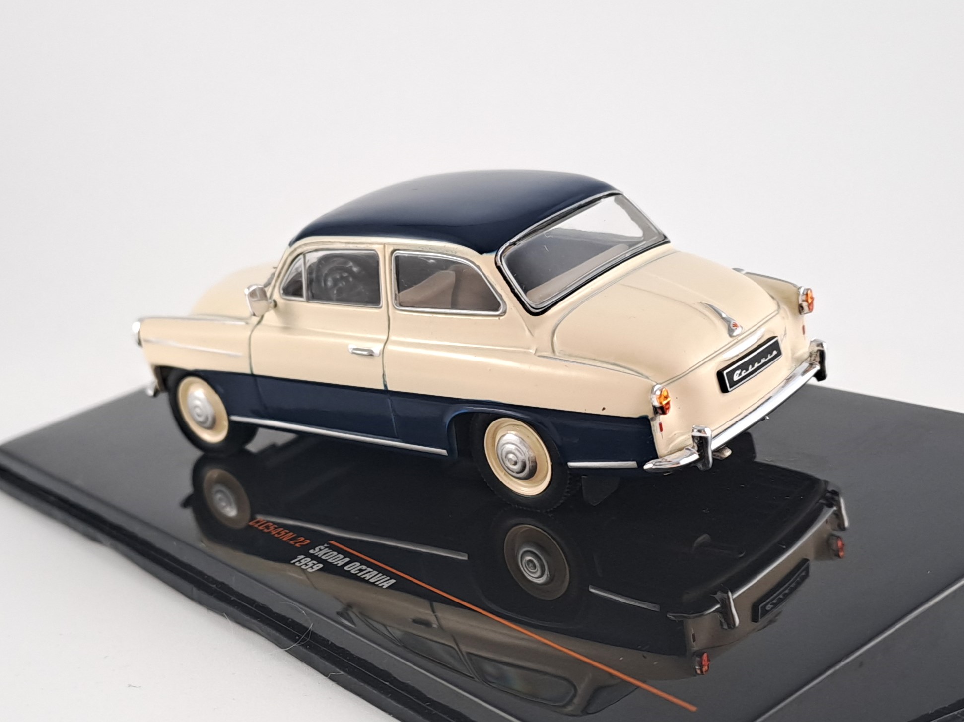 Škoda Octavia 1959 1:43 IXO