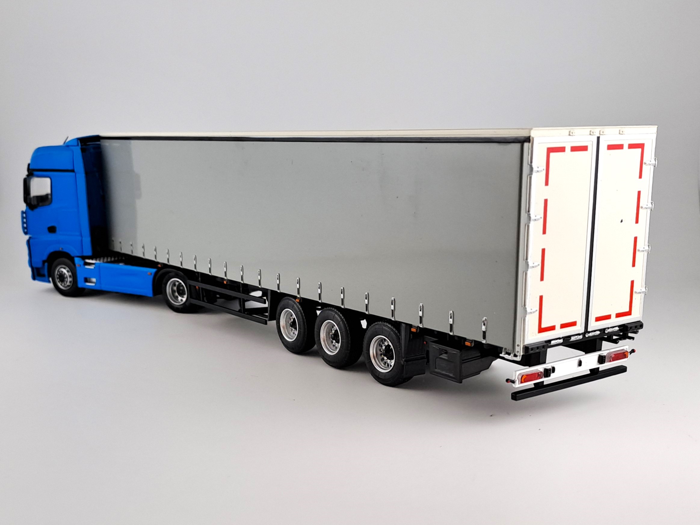 KAMAZ 54901 s návěsem 1:43 Modimio