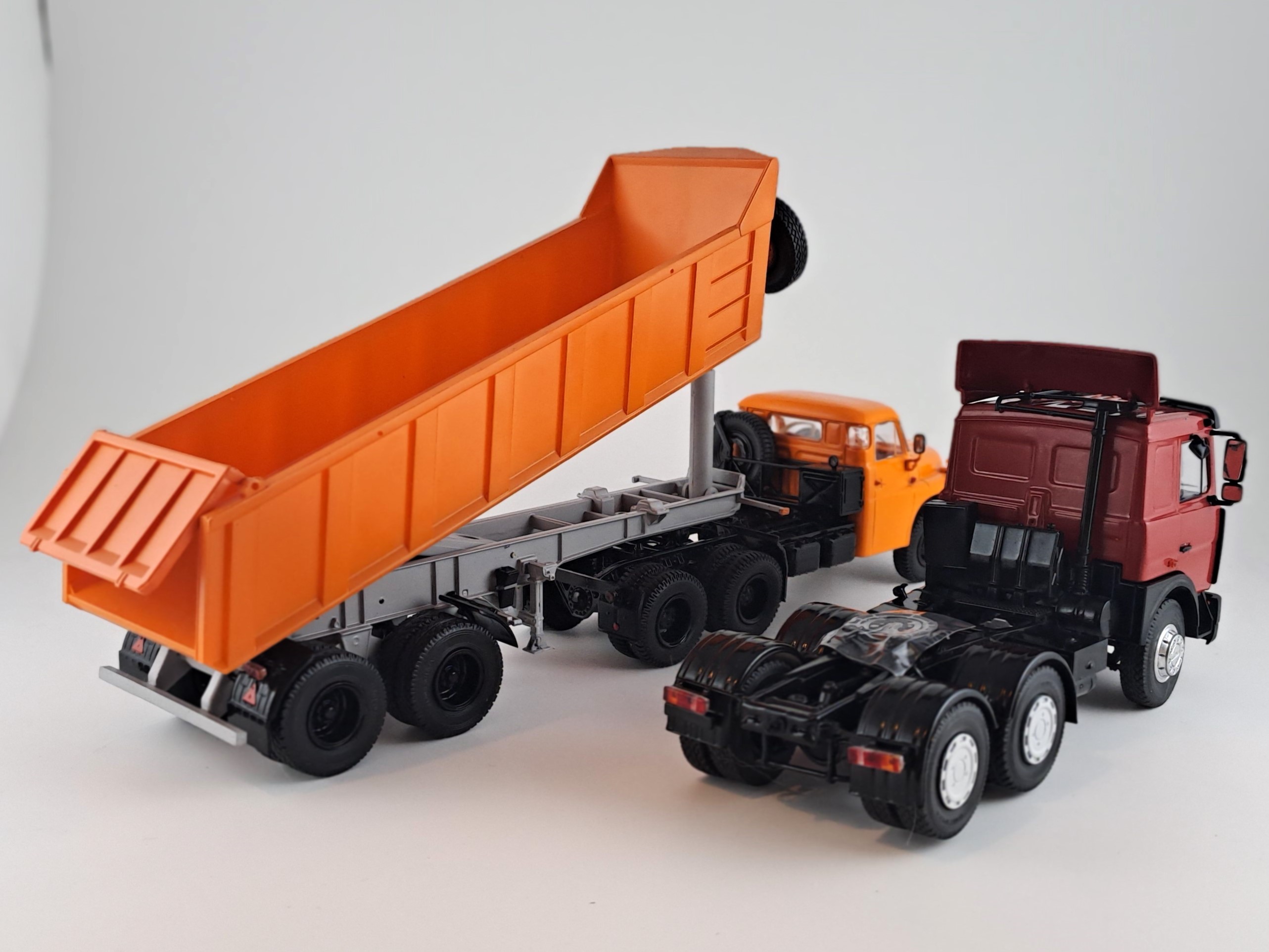 Tatra T148 NT 6x6 s návěsem MAZ-9506-20 + tahač MAZ-6422 1:43 SSM