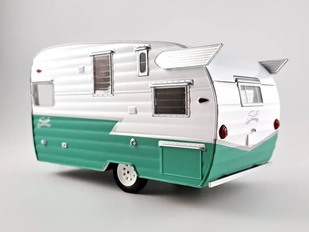 karavan Shasta Airflyte zelený 1:24 Greenlight