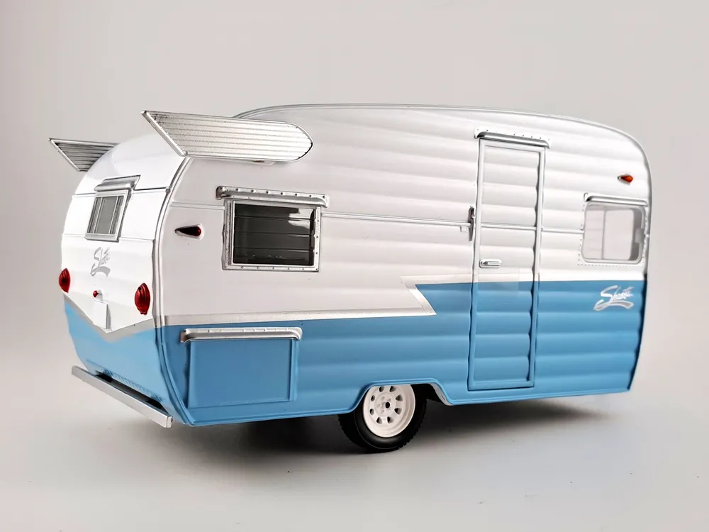 karavan Shasta Airflyte modrý 1:24 Greenlight