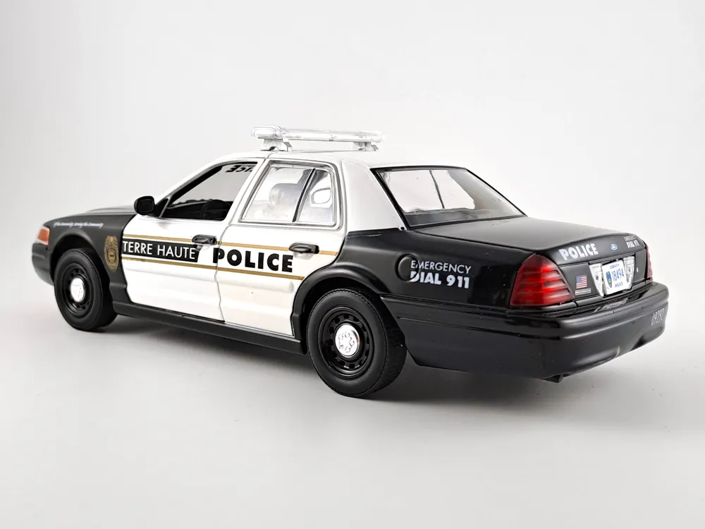 Ford Crown Victoria Police Interceptor Indiana 1:24 Greenlight