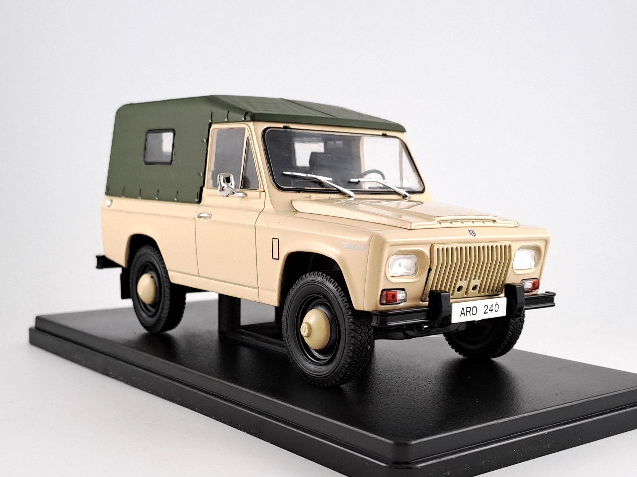 Aro 240 1:24 Hachette