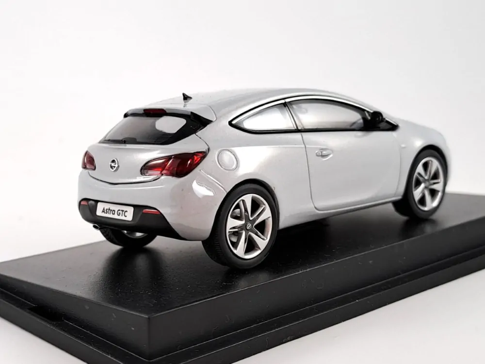 Opel Astra GTC 1:43 Motorart