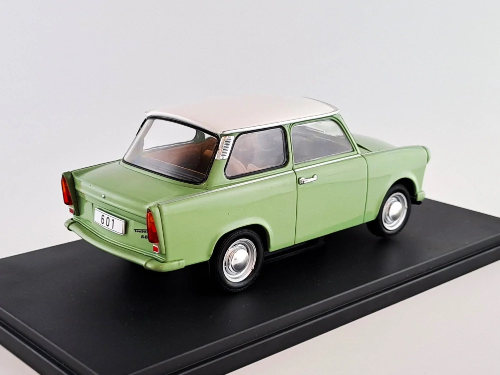 Trabant 601 1965 1:24 Whitebox