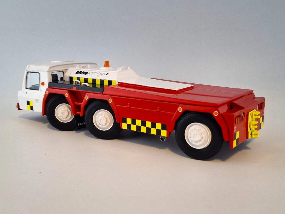 Tatra 815 TPL letištní tahač Brno Tuřany 1:43 Kaden