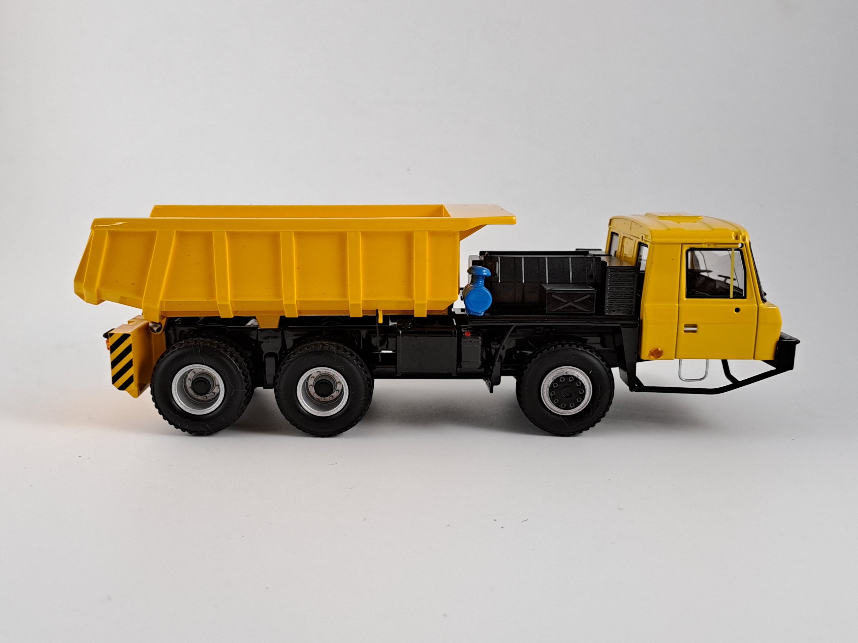Tatra 815-2 S1D důlní sklápěč 1:43 Kaden