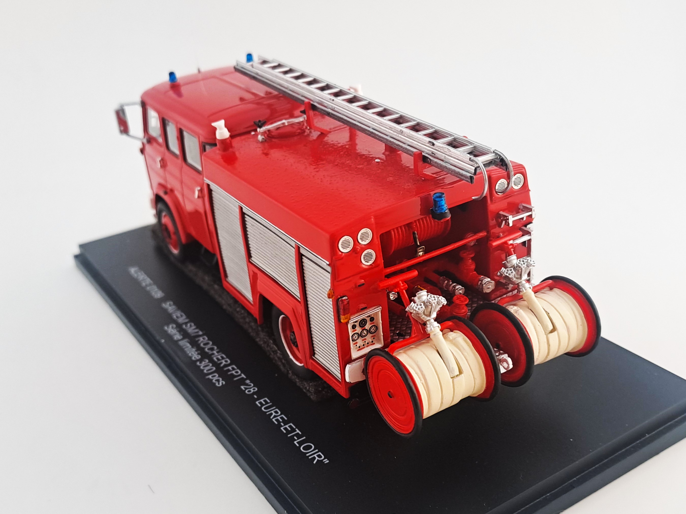 Camion de Sapeurs Pompiers SAVIEM SM7 SIDES FPT 1975 1/43 ALERTE