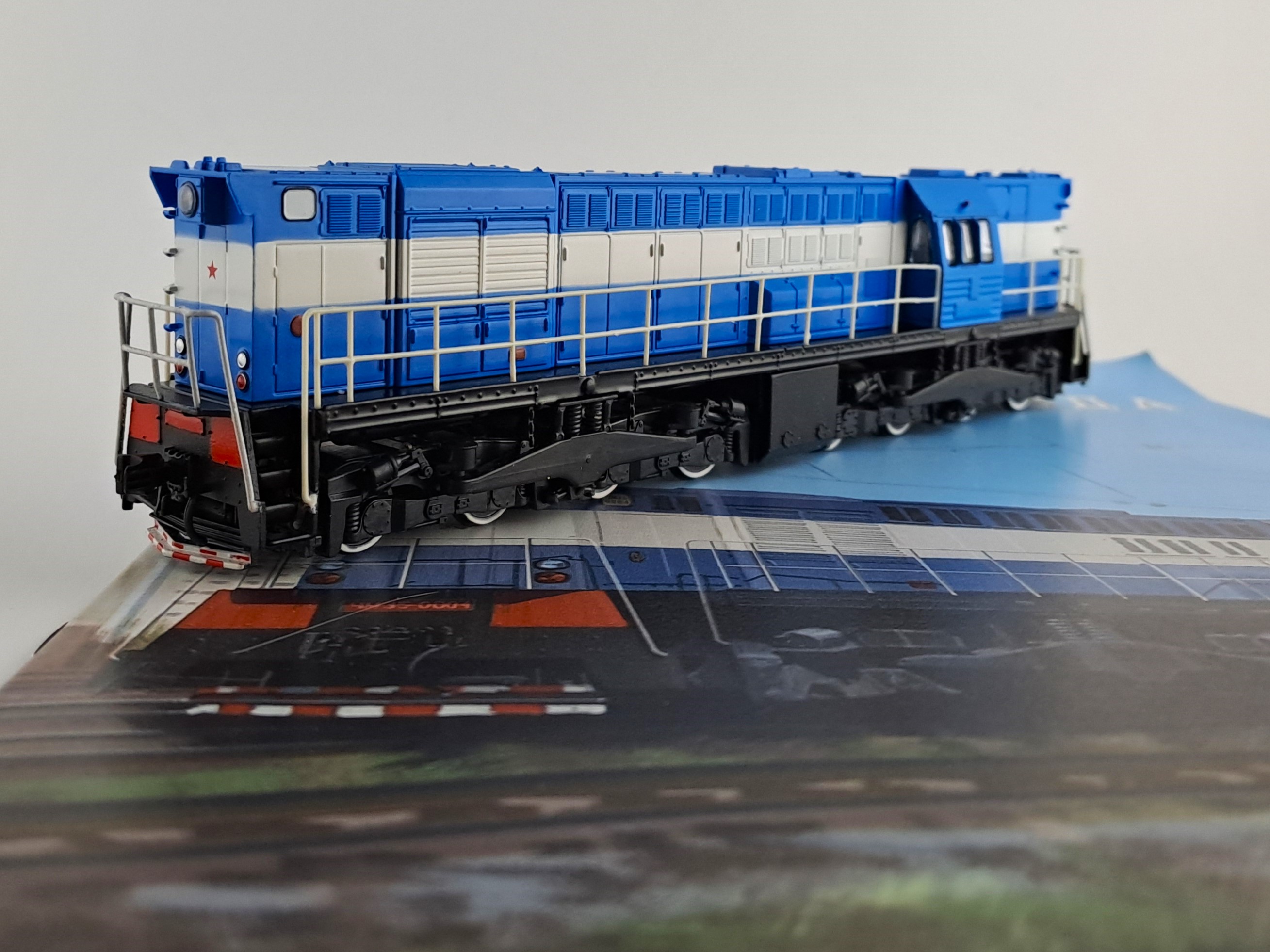 lokomotiva ČME5 ČKD Praha 1:87 Modimio časopis s modelem