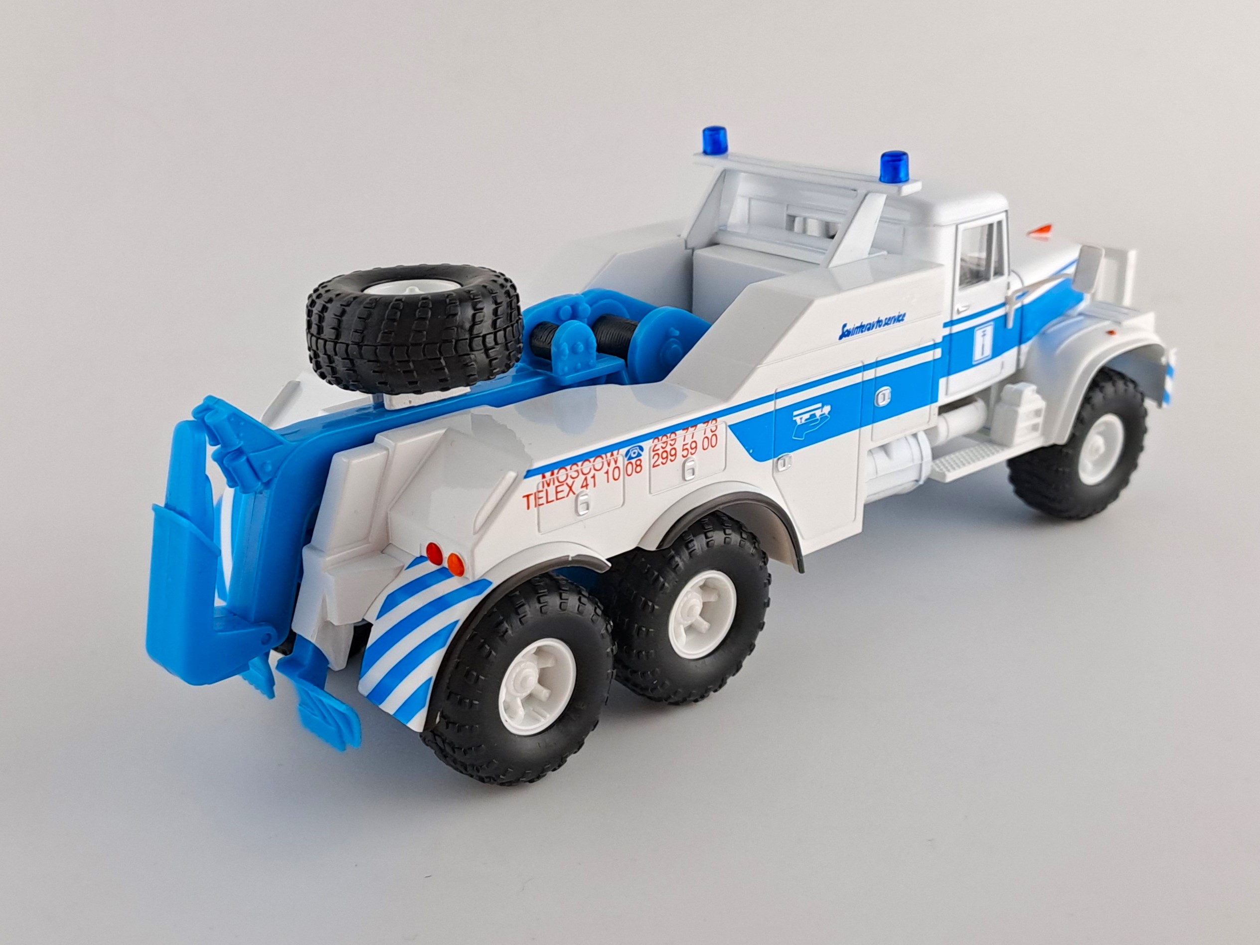 KrAZ 255B odtahovka 1:43 Modimio časopis s modelem