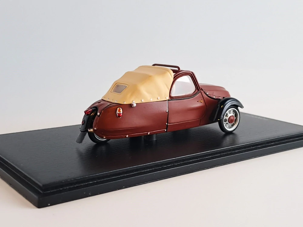 Velorex 16/350 otevřená střecha 1:43 Spark