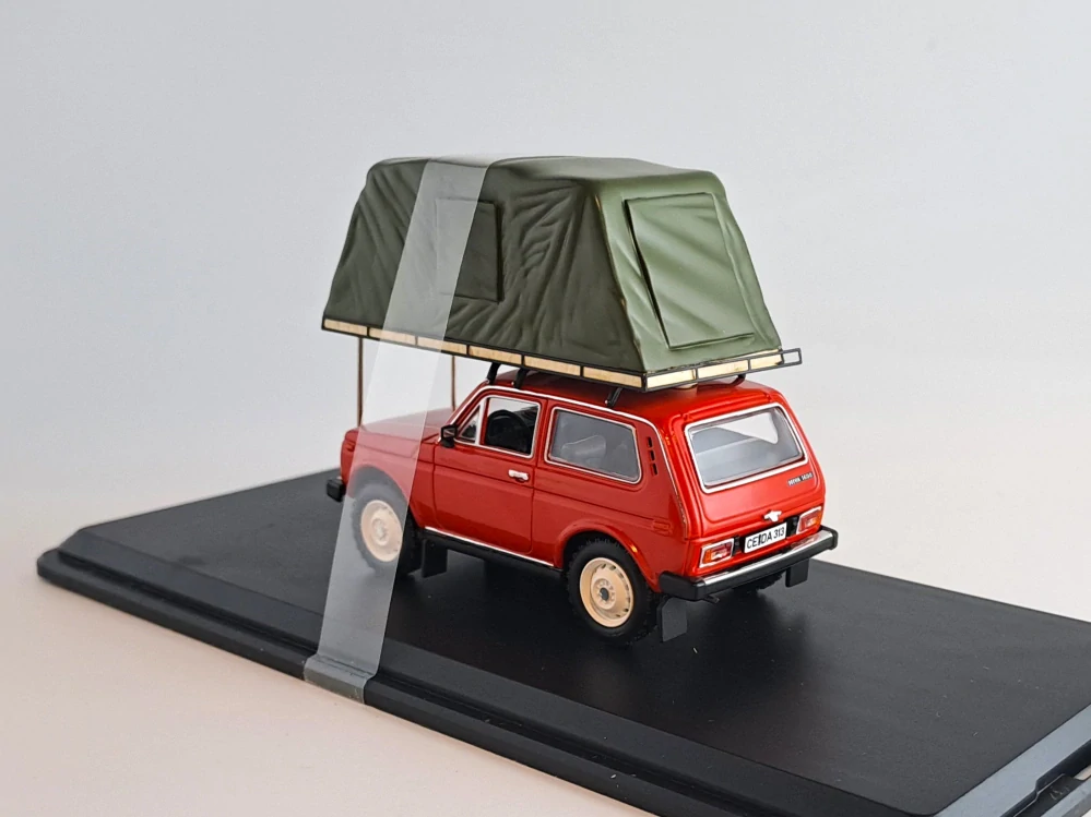 Lada Niva se stanem 1:43 IST Models