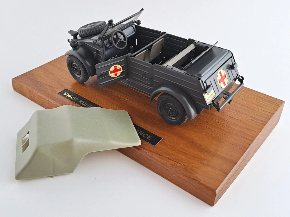 VW 82 Kübelwagen ambulance 1:24 Gonio