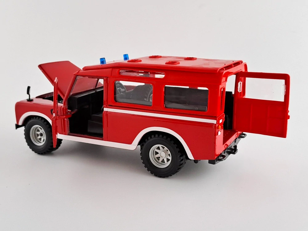 Land Rover Series II hasiči 1:24 Bburago