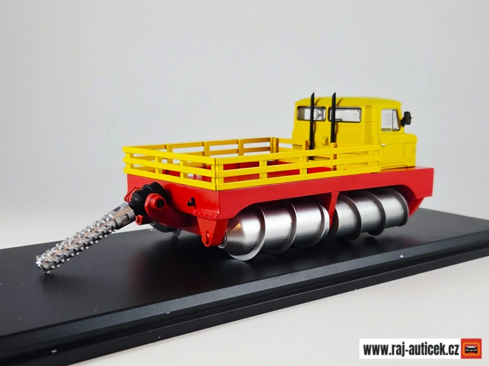 sněžné vozidlo GPI-72 1:43 ModelPro