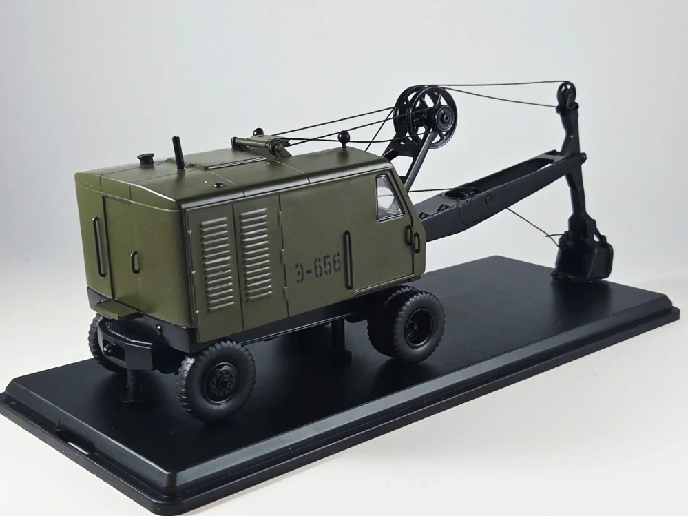 Lanový bagr E-656 1:43 ModelPro