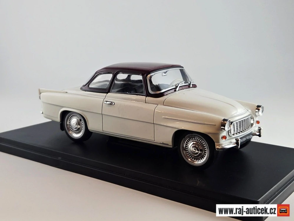 Škoda Felicia Hardtop 1:24 časopis Nadčasové Ikony no.5 s modelem
