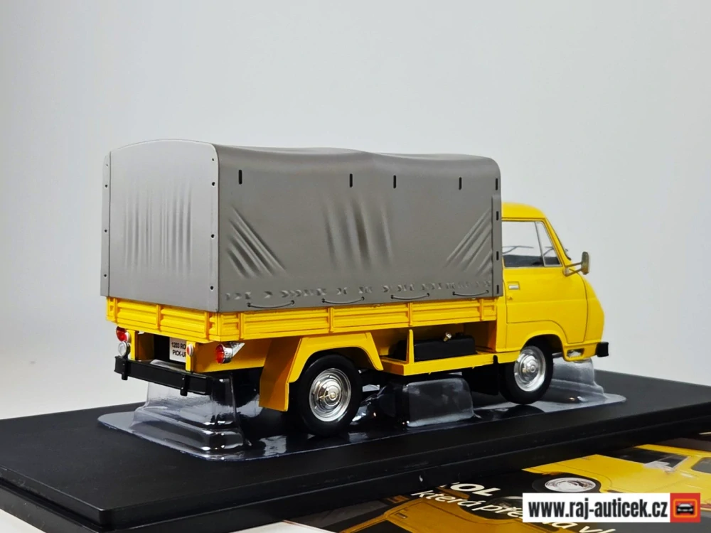 Škoda 1203 ROL 1:24 časopis Nadčasové Ikony no.11 s modelem