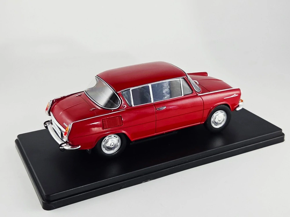 Škoda 1000 MBX 1:24 časopis Nadčasové Ikony no.11 s modelem