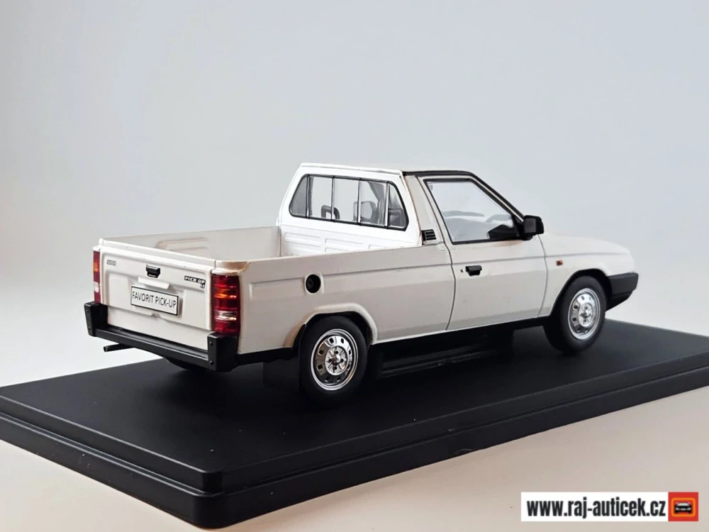 Škoda Favorit Pick-up 1:24 časopis Nadčasové Ikony s modelem